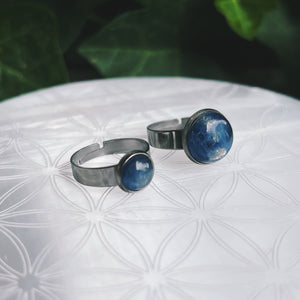 (1) Blue Kyanite Stainless Steel Adjustable Ring